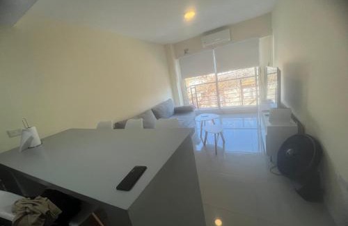 Comuna 10 Apartment | Calmo y luminoso cercano a avenida Avellaneda