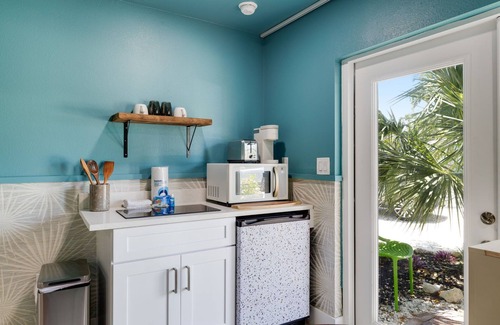 Sanibel House | Caloosa Retreat- 2BR at Palmview Inn Sanibel