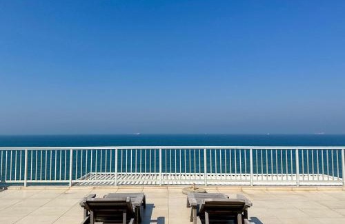 Umdloti Apartment | Camarque 101 - 3 Bedroom Apartment - 180 Degree Sea Views In Umdloti