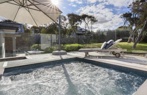 Sorrento House | Cambridge Gardens - Sorrento Luxury with Gas Heated Spa, Solar Heated Pool