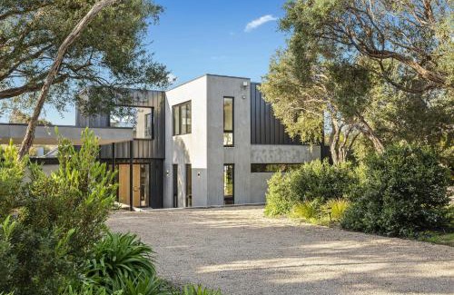 Sorrento House | Cambridge Gardens - Sorrento Luxury with Gas Heated Spa, Solar Heated Pool