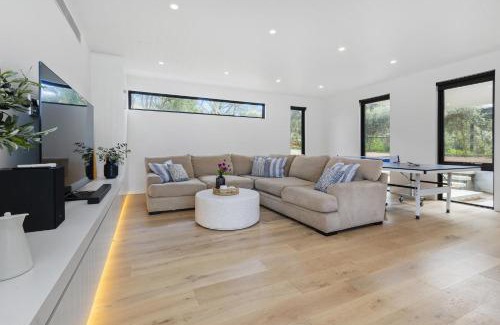 Sorrento House | Cambridge Gardens - Sorrento Luxury with Gas Heated Spa, Solar Heated Pool