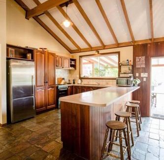 Margaret River House | Camellia Cottage - Rustic Character Home 10 Minute Walk to the Centre of Margs!