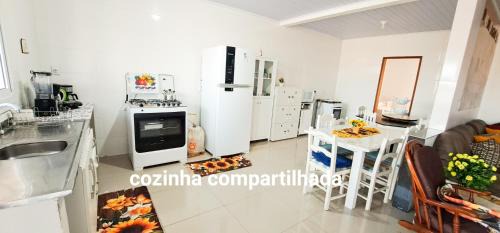 Balneario Arroio do Silva House | Camelo locação de Suítes Individuais Pousada com Cozinha e Sala Compartilhada