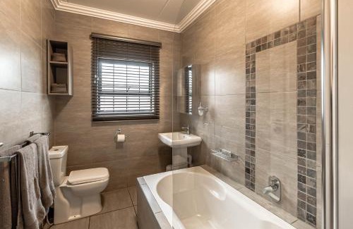 Potchefstroom Apartment | Camelot Guest House & Apartments