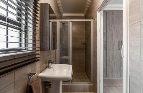 Potchefstroom Apartment | Camelot Guest House & Apartments