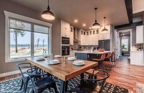 Colorado Springs House | CAMELOT · ✔︎Rockies Views ✔︎Sleeps 34 Big Groups ✔︎ Fully