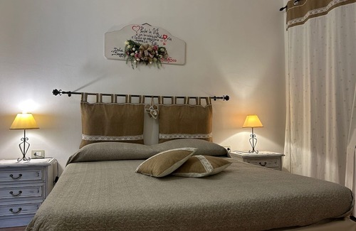 Fluminimaggiore Bed & Breakfast | Camera accogliente con tv 32 pollici aria condizionata bagno privato