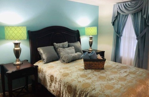 Winchester House | Cameron Charmer pristine downtown apt with double master suites