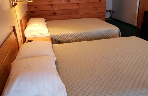 Rib Lake Hotel | Camp 28