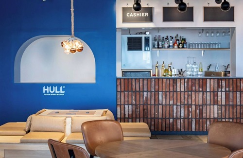 Konohana Hotel | Campervan Twin up to 3 people Pool available /Osaka Ōsaka