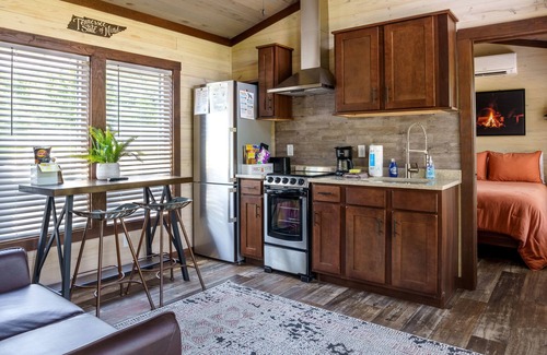 Gatlinburg - Pigeon Forge Cottage | "Campfire Secrets" - Riverfront Tiny Home in the Smoky Mountains