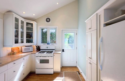 Central Huron Cottage | Campfires & Crisp Air: Sunny Pines