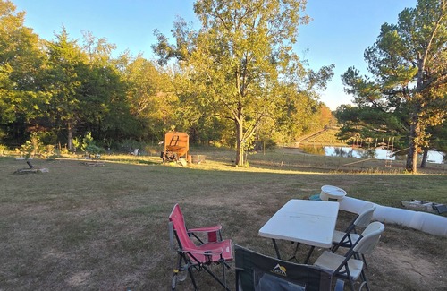 Water Valley RV Rental | campground,fishing pond/farm petting and feeding, bright stars/fruit trees fire
