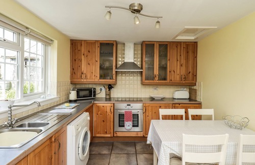Kirkcudbright Cottage | CAMPHILL, pet friendly, with open fire in Kirkcudbright