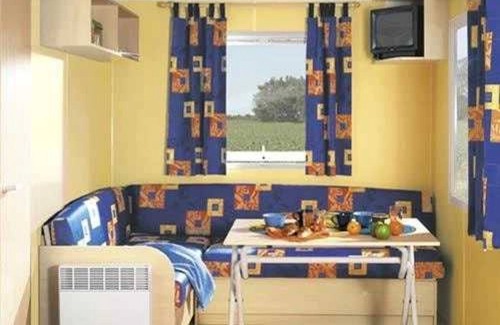 Mondragon House | Camping 3 étoiles - Piscine - eebeag