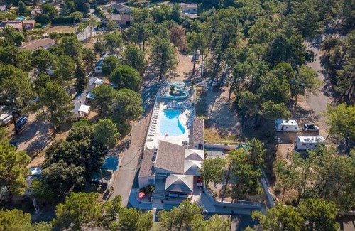 Mondragon House | Camping 3 étoiles - Piscine - eebeag