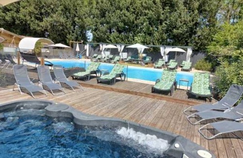 Paluds de Noves Ski Chalet | Camping 4 étoiles - Piscine - eehf0h