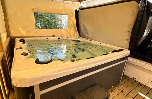 Jumieges Villa | Camping de la Seine & SPA * * - La Clef d'Argent - Garden, Jacuzzi and views of the Seine 8 people