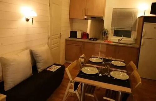 Saint-Martin-de-Queyrieres Ski Chalet | Camping-Caravaneige l'Iscle de Prelles * - Chalet Grand Confort Type Modulo 24 - 24 m2/2 bedrooms - Covered terrace 15 m2 6 people