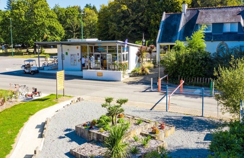 Saint-Yvi House | Camping Le Bois de Pleuven**** - Cozy 3-room Mobile Home 5 adults + 1 child under 12