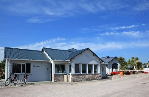 Erquy House | Campsite Des Hautes Grees * - Mobil Home comfort PMR 2 bedrooms with terrace 4 people