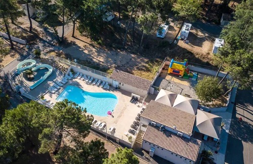 Mondragon House | Campsite La Pinède in Provence * - Mobile Home Aneth 3 Rooms 4 People