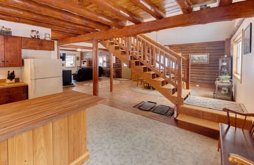 Campton House | Campton Log Cabin- Close to it all!