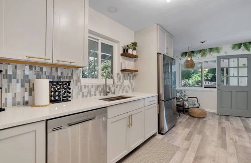 Tallahassee House | Campus Close, Roomy, Feels Like Home, Family Vibe