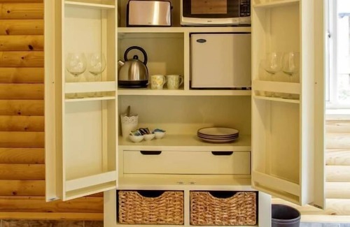 Nantgarw Bed & Breakfast | Canada Lodge and Lake