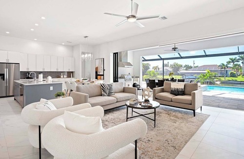 Pelican House | Canal Breeze - Luxury and Spacious 5 Bedroom Villa with Gulf Access