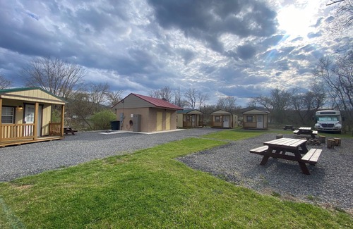 Paw Paw Cabin | Canal Cabins
