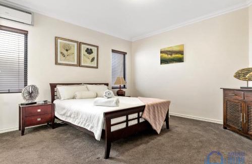 Wannanup House | Canal Escape in Wannanup