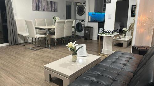 Kendale Lakes Apartment | Canal-Side Townhouse with Pool & Firepit