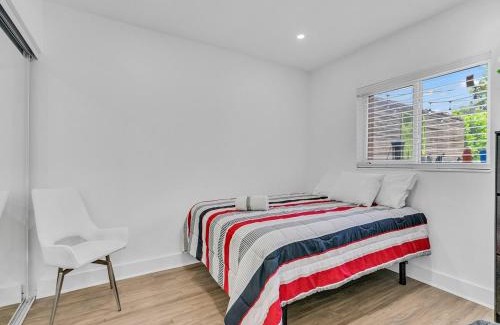 Kendale Lakes Apartment | Canal-Side Townhouse with Pool & Firepit