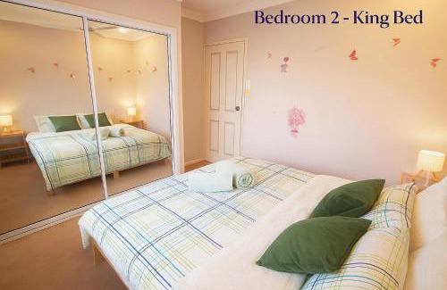 Banksia Beach House | Canal View Holiday-2 Rooms-max for 6-total 150m2 living