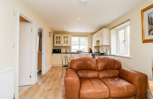 Walsden Cottage | CANAL VIEW, pet friendly, with a garden in Todmorden