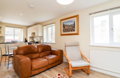 Walsden Cottage | CANAL VIEW, pet friendly, with a garden in Todmorden