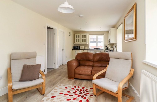 Walsden Cottage | CANAL VIEW, pet friendly, with a garden in Todmorden