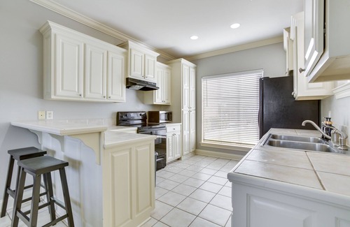 South Baton Rouge House | Canalfront Baton Rouge Home w/Patio: 6 Mi to LSU!