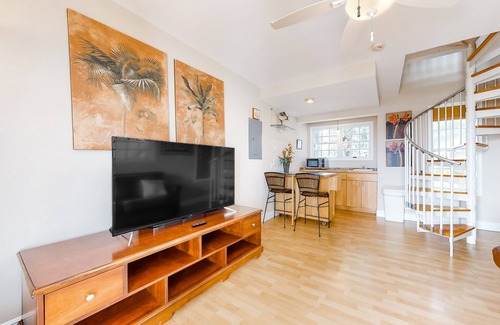 Summerland Key House | Canalfront house with private pool, WiFi, private washer/dryer, and central AC