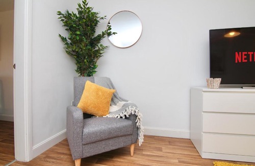 Coventry House | Canalview House - Fully Furnished Coventry City Centre Home
