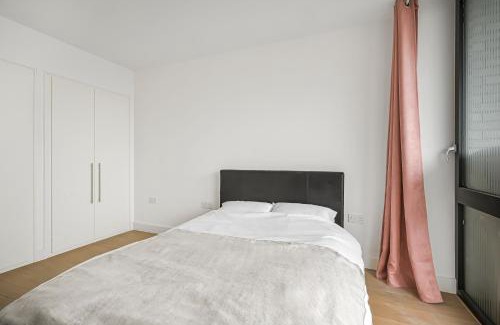 Poplar Apartment | CANARY WHARF E14 MODERN 1 Bed APARTMENT HIGH SPEC