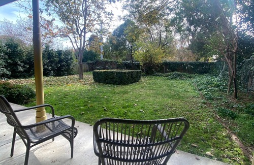 Reid Cottage | Canberra cottage, across from the War Memorial, walk to the CBD