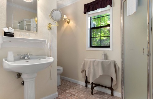 Browns Valley Bed & Breakfast | Candlelight Inn Napa Valley