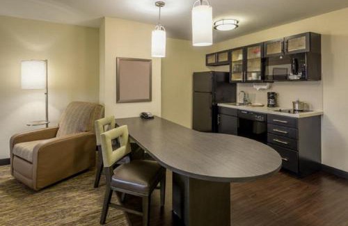 Del City Hotel | Candlewood Suites Del City by IHG