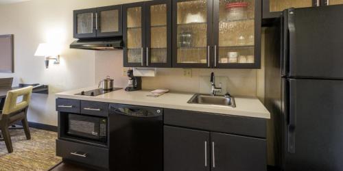 Del City Hotel | Candlewood Suites Del City by IHG