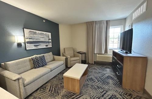 Fayetteville Hotel | Candlewood Suites Fayetteville by IHG
