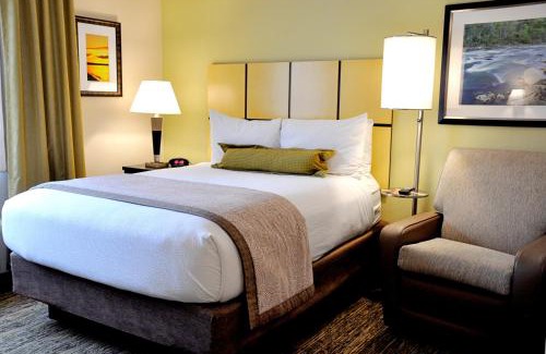 Dulles Town Center Hotel | Candlewood Suites Sterling by IHG