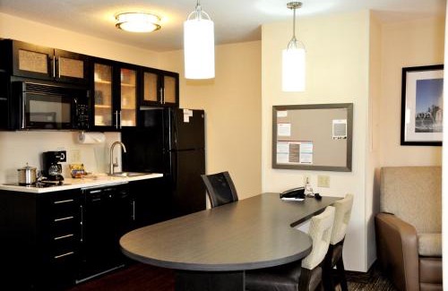 Dulles Town Center Hotel | Candlewood Suites Sterling by IHG